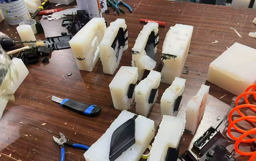 硅胶覆膜 · 接近注塑材质 软胶件
